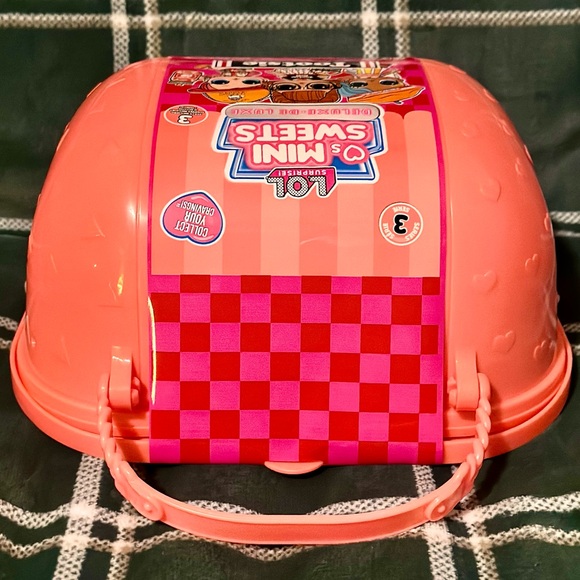 L.O.L. Surprise! DELUXE ❤️ Mini Sweets Tootsie w/3 Dolls, Accessories & Case NEW - Picture 10 of 10